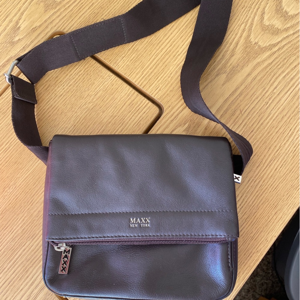 Maxx of New York crossbody